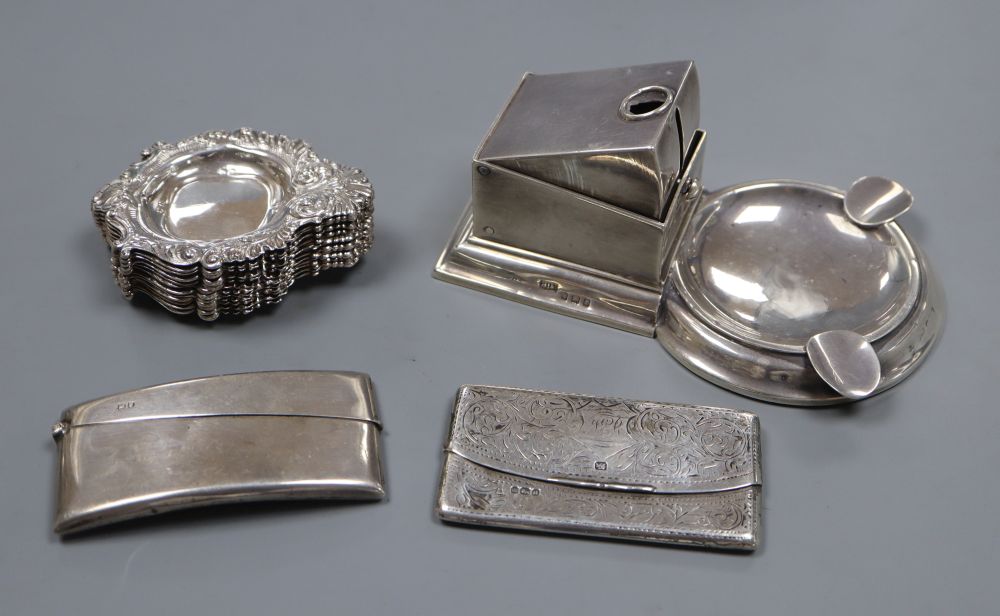 An Edwardian silver combination cigar cutter/ashtray, London, 1904, 14.3cm, 12 dishes & 2 card cases.